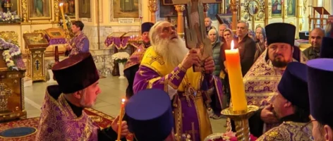 В Покровском кафедральном соборе совершился чин Воздвижения Креста Господня