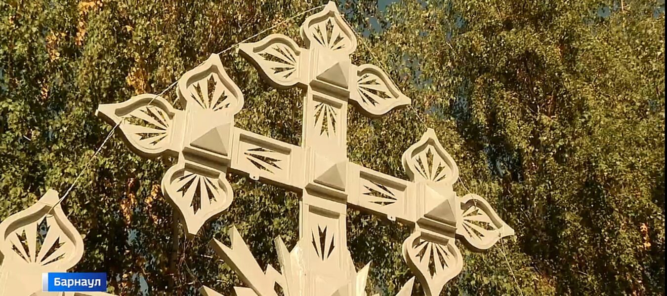На территории Покровского кафедрального собора установили уникальный памятник